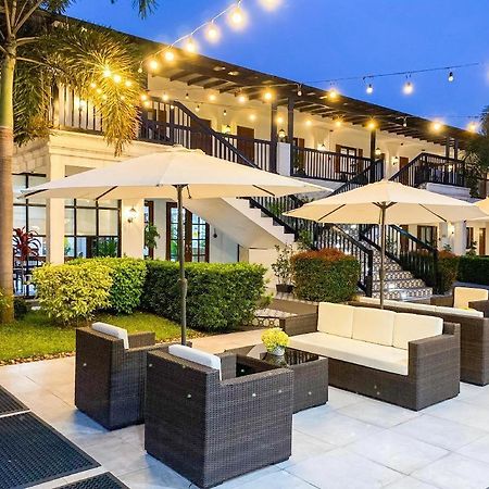 The Mansion Hotell Mabalacat Eksteriør bilde