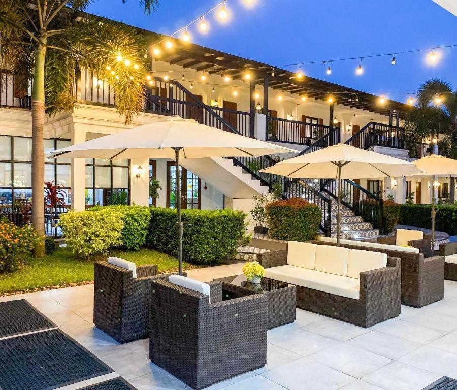 The Mansion Hotell Mabalacat Eksteriør bilde