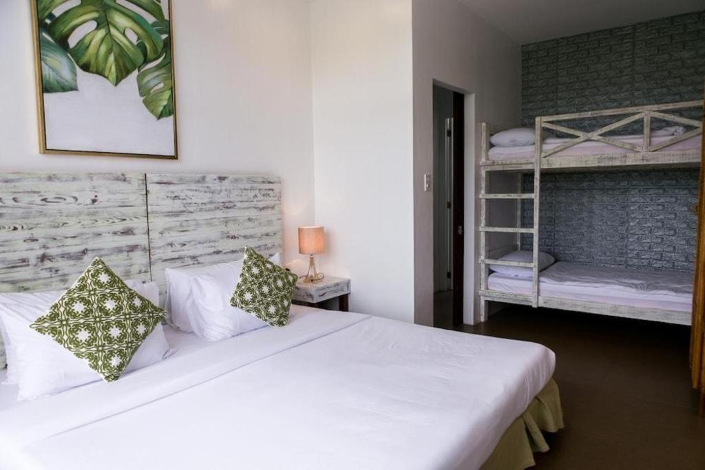 The Mansion Hotell Mabalacat Eksteriør bilde