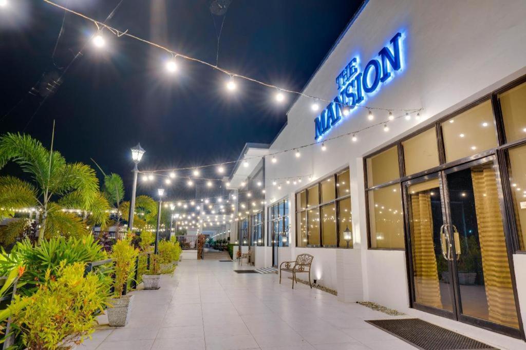 The Mansion Hotell Mabalacat Eksteriør bilde